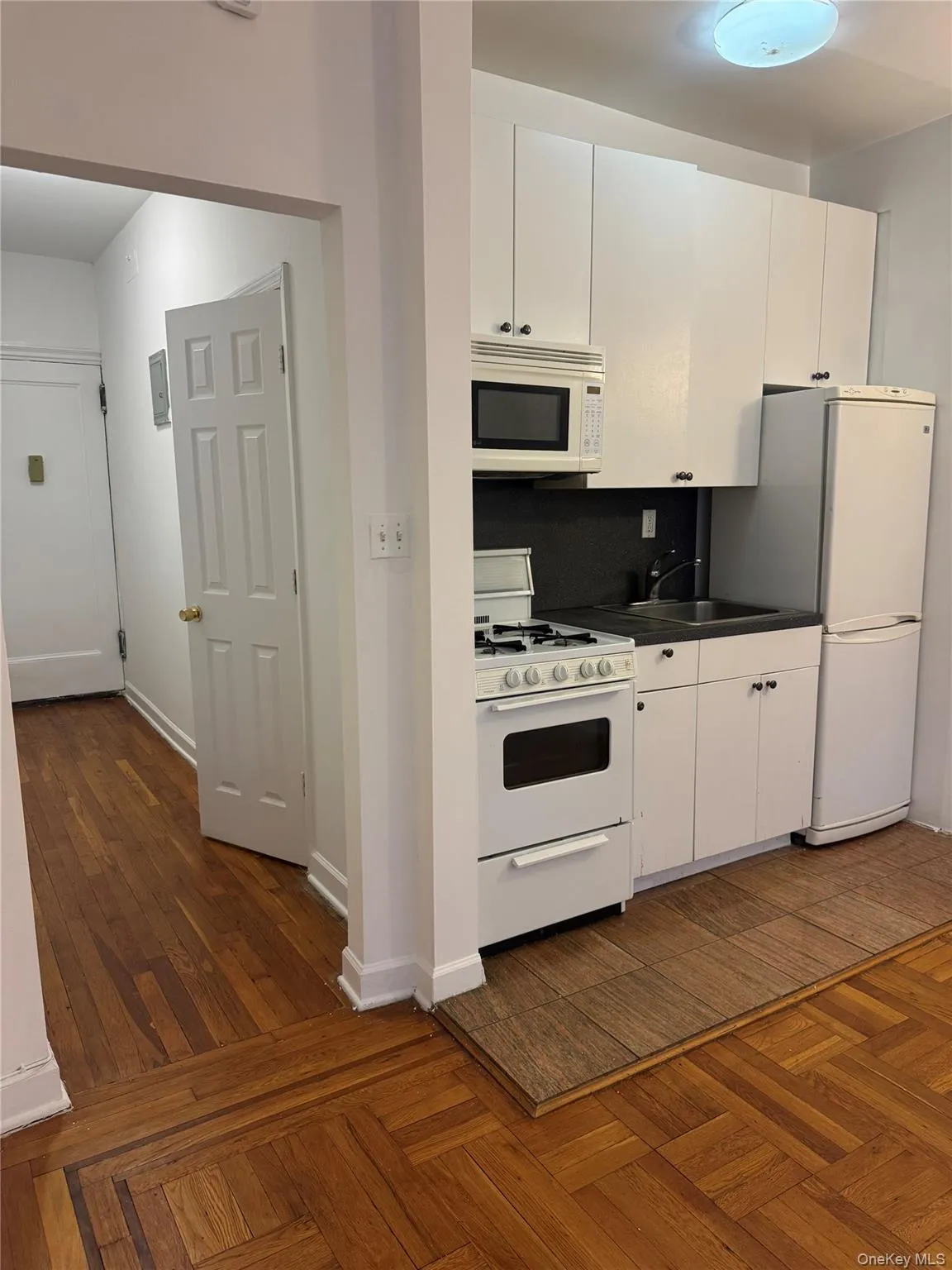 41-41 41st Street, New York, NY, 1 Bedroom Bedrooms, 3 Rooms Rooms,1 BathroomBathrooms,Residential,For Rent,41st,0,KEY1018391 41-41 41st Street, New York, NY, 1 Bedroom Bedrooms, 3 Rooms Rooms,1 BathroomBathrooms,Residential,For Rent,41st,0,KEY1018391
