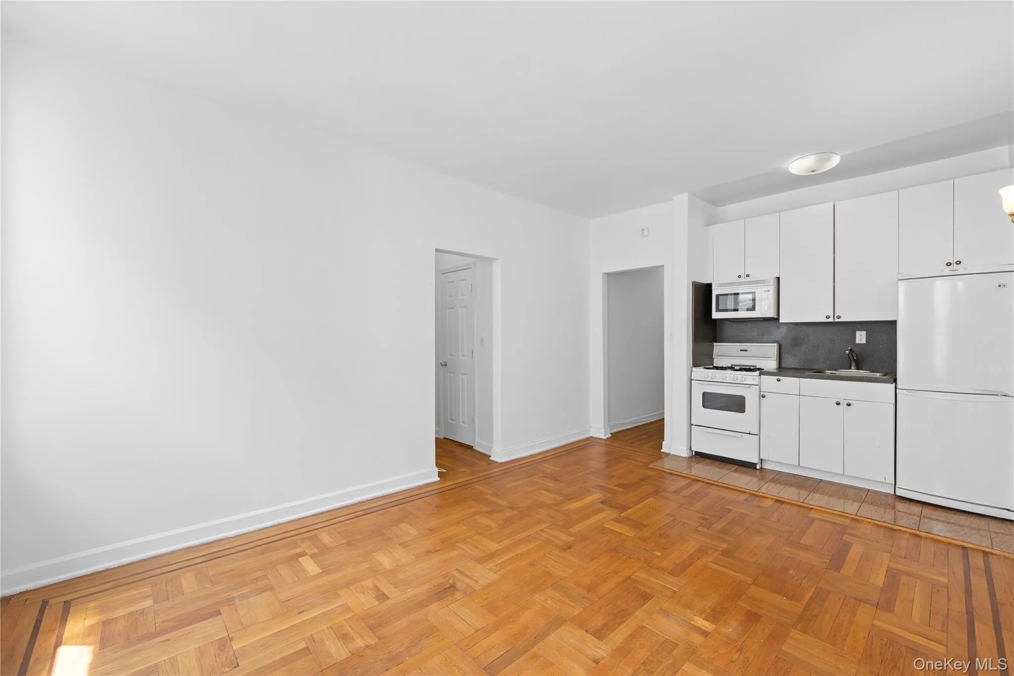 41-41 41st Street, New York, NY, 1 Bedroom Bedrooms, 3 Rooms Rooms,1 BathroomBathrooms,Residential,For Rent,41st,0,1018391 41-41 41st Street, New York, NY, 1 Bedroom Bedrooms, 3 Rooms Rooms,1 BathroomBathrooms,Residential,For Rent,41st,0,1018391