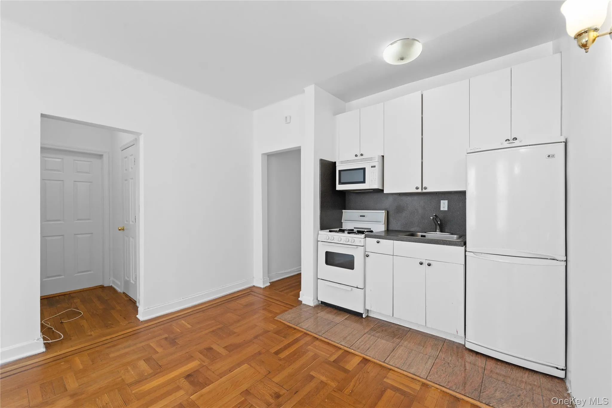 41-41 41st Street, New York, NY, 1 Bedroom Bedrooms, 3 Rooms Rooms,1 BathroomBathrooms,Residential,For Rent,41st,0,1018391 41-41 41st Street, New York, NY, 1 Bedroom Bedrooms, 3 Rooms Rooms,1 BathroomBathrooms,Residential,For Rent,41st,0,1018391