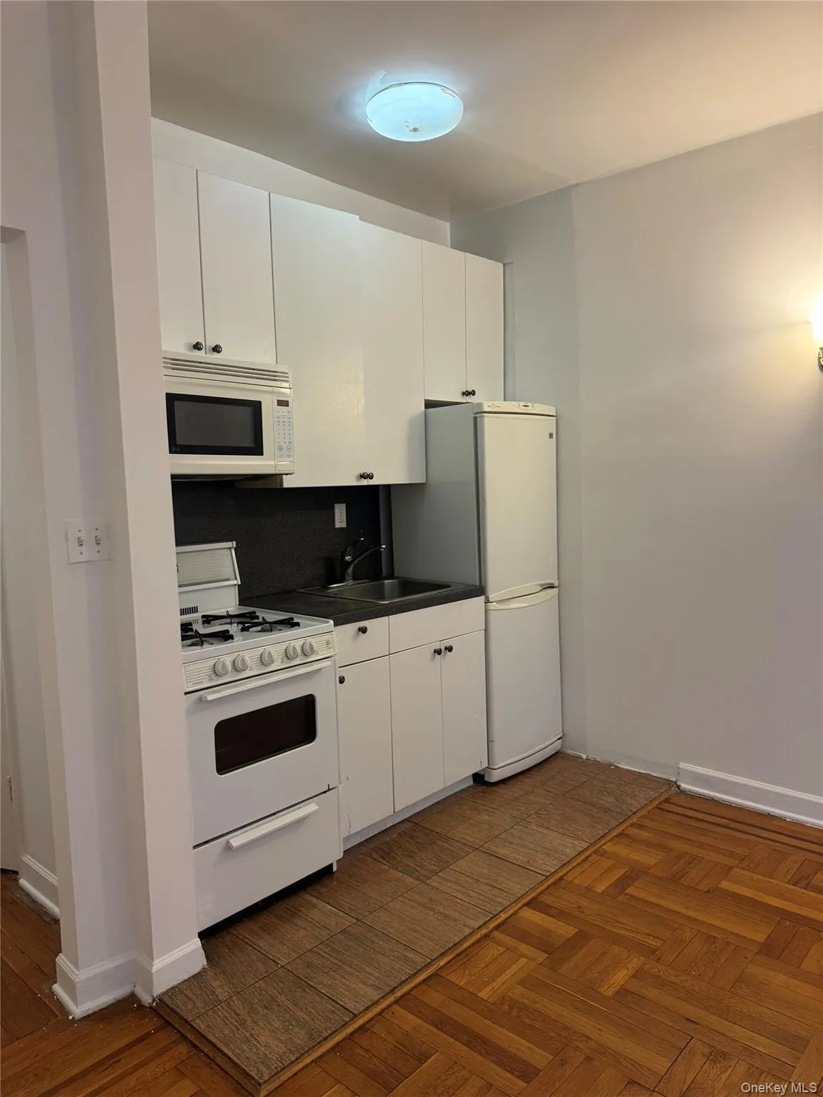 41-41 41st Street, New York, NY, 1 Bedroom Bedrooms, 3 Rooms Rooms,1 BathroomBathrooms,Residential,For Rent,41st,0,KEY1018391 41-41 41st Street, New York, NY, 1 Bedroom Bedrooms, 3 Rooms Rooms,1 BathroomBathrooms,Residential,For Rent,41st,0,KEY1018391