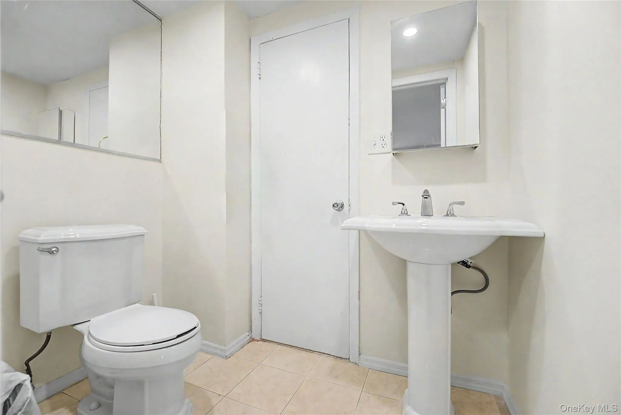 159 South Drive, North Hempstead, NY, 4 Bedrooms Bedrooms, 10 Rooms Rooms,3 BathroomsBathrooms,Residential,For Rent,South,0,KEY1018396 159 South Drive, North Hempstead, NY, 4 Bedrooms Bedrooms, 10 Rooms Rooms,3 BathroomsBathrooms,Residential,For Rent,South,0,KEY1018396