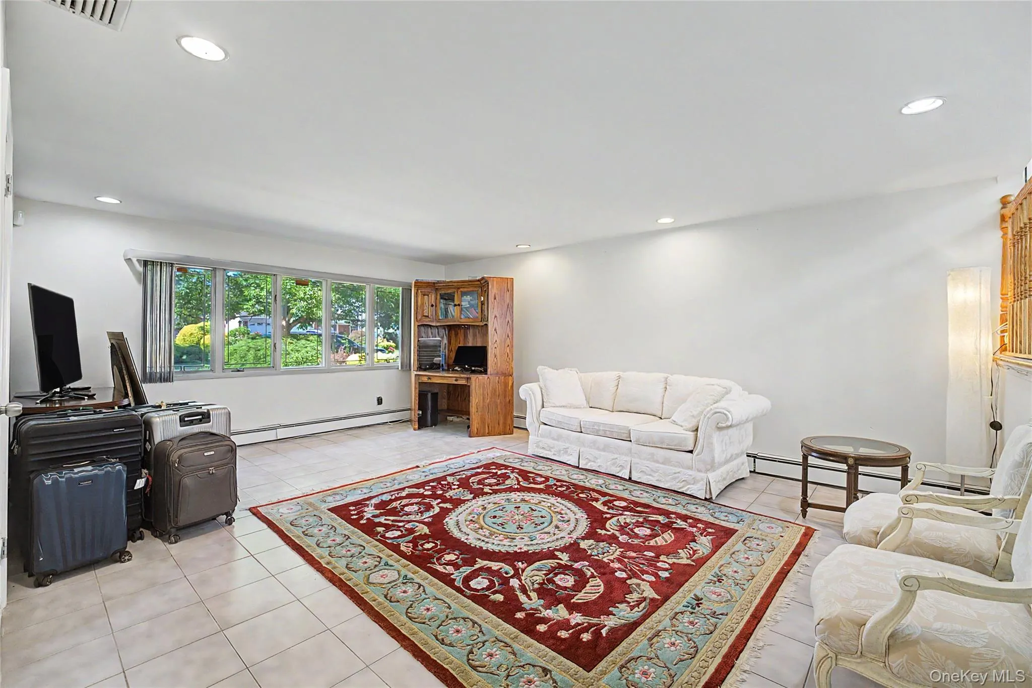 159 South Drive, North Hempstead, NY, 4 Bedrooms Bedrooms, 10 Rooms Rooms,3 BathroomsBathrooms,Residential,For Rent,South,0,KEY1018396 159 South Drive, North Hempstead, NY, 4 Bedrooms Bedrooms, 10 Rooms Rooms,3 BathroomsBathrooms,Residential,For Rent,South,0,KEY1018396