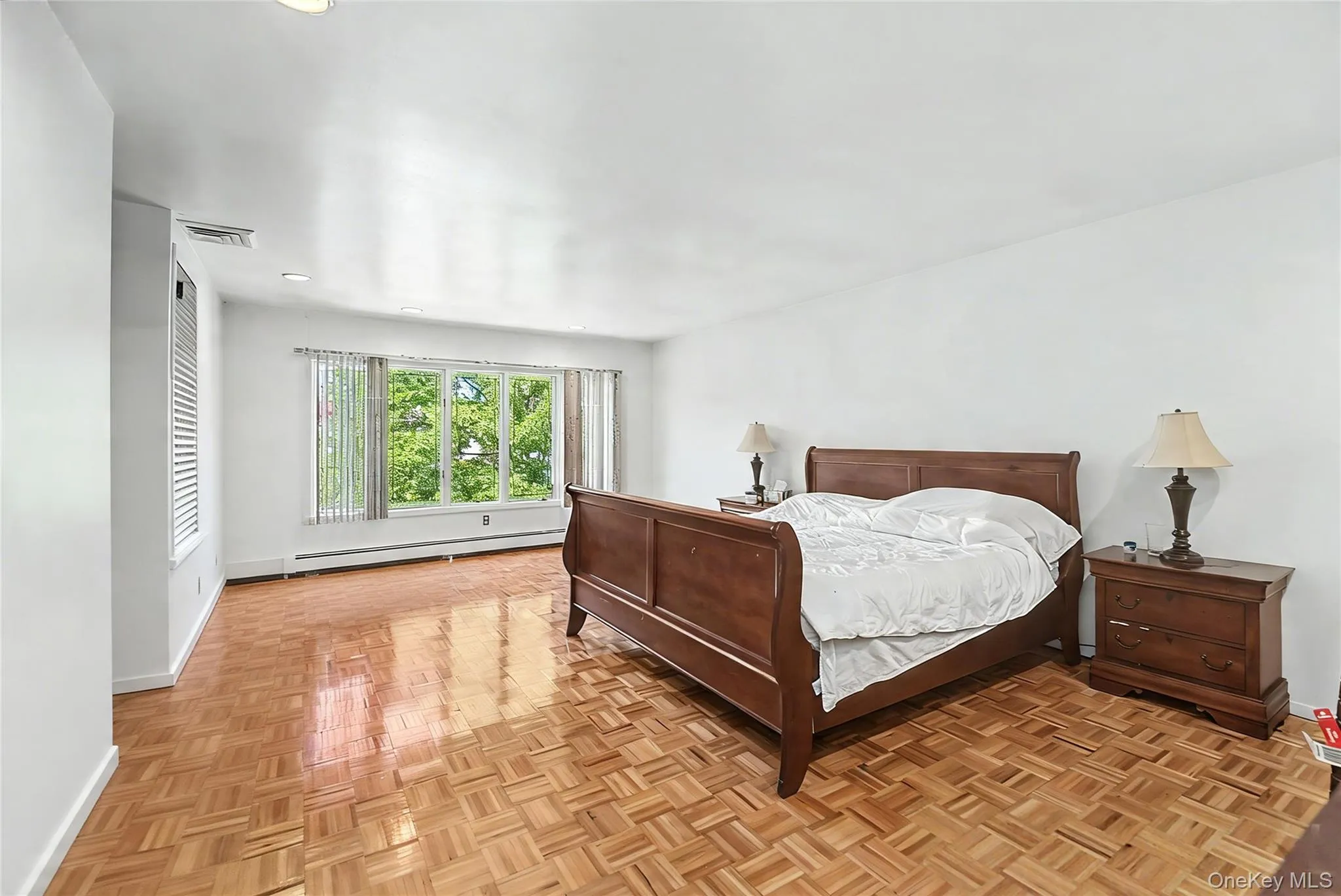 159 South Drive, North Hempstead, NY, 4 Bedrooms Bedrooms, 10 Rooms Rooms,3 BathroomsBathrooms,Residential,For Rent,South,0,KEY1018396 159 South Drive, North Hempstead, NY, 4 Bedrooms Bedrooms, 10 Rooms Rooms,3 BathroomsBathrooms,Residential,For Rent,South,0,KEY1018396