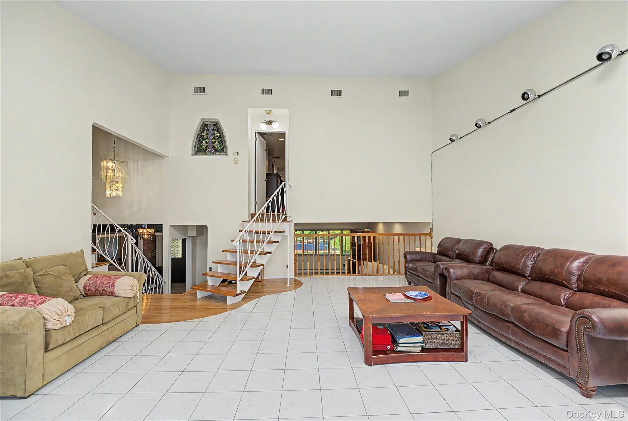 159 South Drive, North Hempstead, NY, 4 Bedrooms Bedrooms, 10 Rooms Rooms,3 BathroomsBathrooms,Residential,For Rent,South,0,KEY1018396 159 South Drive, North Hempstead, NY, 4 Bedrooms Bedrooms, 10 Rooms Rooms,3 BathroomsBathrooms,Residential,For Rent,South,0,KEY1018396