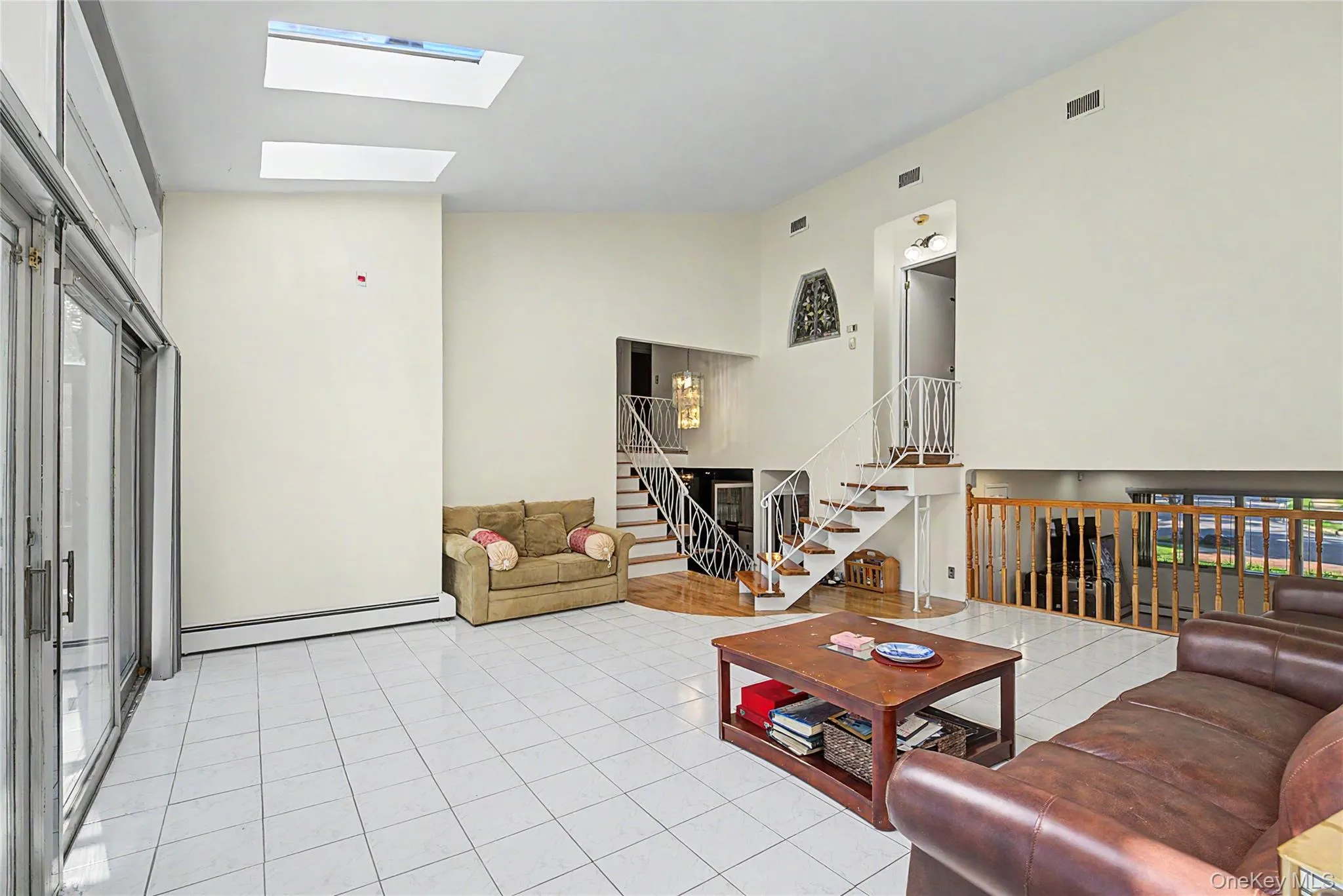 159 South Drive, North Hempstead, NY, 4 Bedrooms Bedrooms, 10 Rooms Rooms,3 BathroomsBathrooms,Residential,For Rent,South,0,KEY1018396 159 South Drive, North Hempstead, NY, 4 Bedrooms Bedrooms, 10 Rooms Rooms,3 BathroomsBathrooms,Residential,For Rent,South,0,KEY1018396