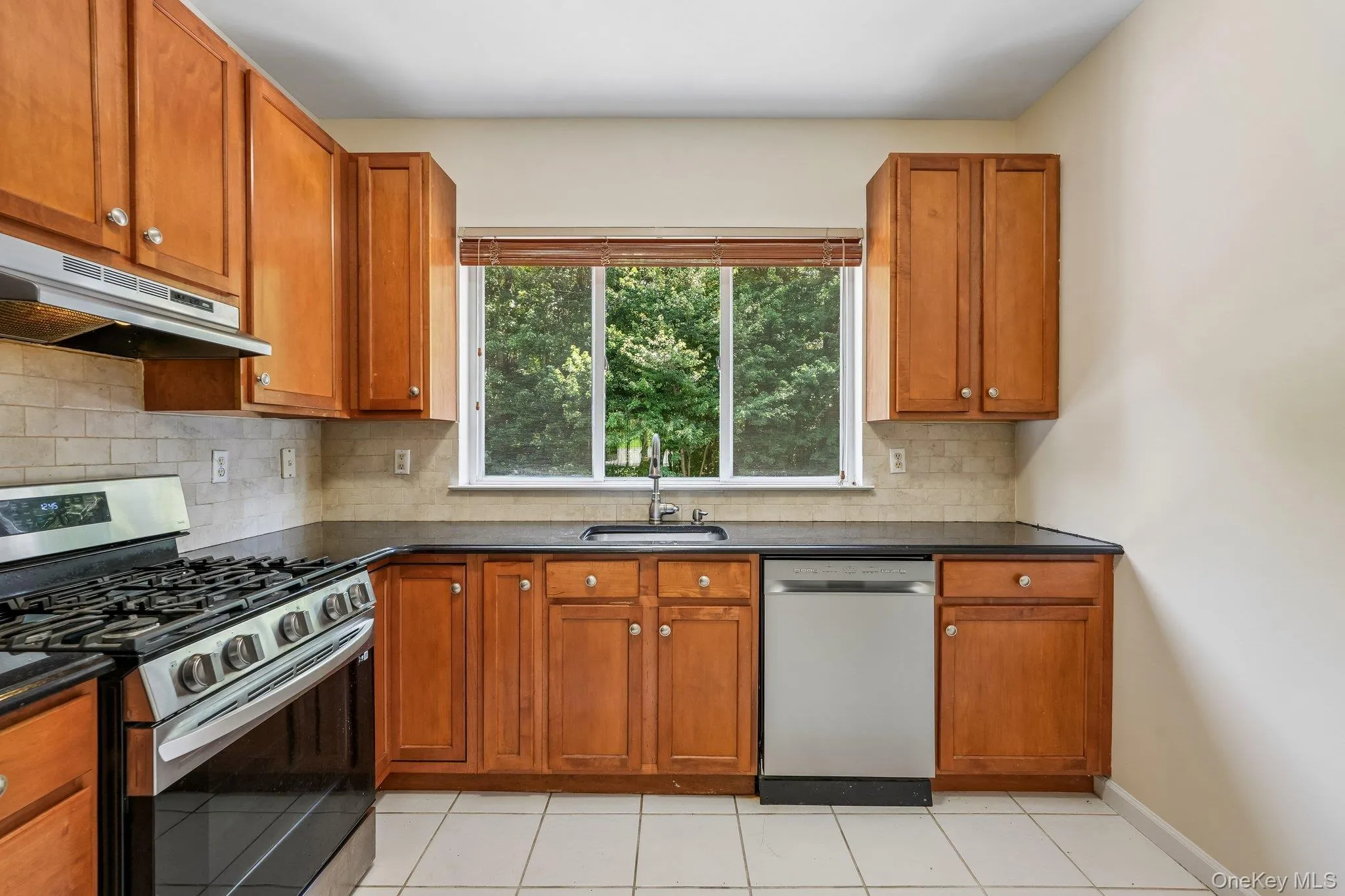 212 Arlington Court, Clarkstown, NY, 2 Bedrooms Bedrooms, 6 Rooms Rooms,2 BathroomsBathrooms,Residential,For Rent,Arlington,0,1018402 212 Arlington Court, Clarkstown, NY, 2 Bedrooms Bedrooms, 6 Rooms Rooms,2 BathroomsBathrooms,Residential,For Rent,Arlington,0,1018402