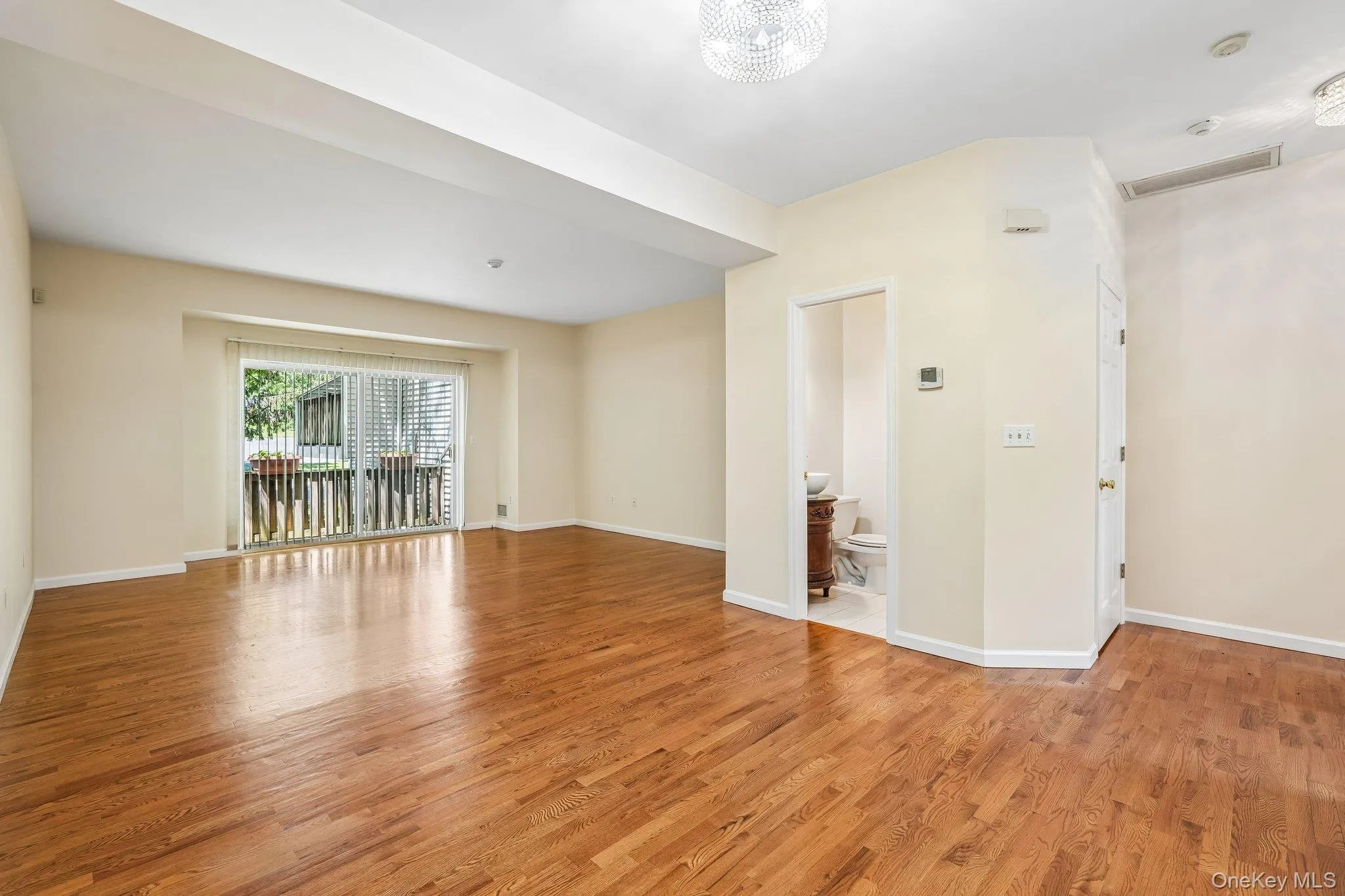 212 Arlington Court, Clarkstown, NY, 2 Bedrooms Bedrooms, 6 Rooms Rooms,2 BathroomsBathrooms,Residential,For Rent,Arlington,0,1018402 212 Arlington Court, Clarkstown, NY, 2 Bedrooms Bedrooms, 6 Rooms Rooms,2 BathroomsBathrooms,Residential,For Rent,Arlington,0,1018402