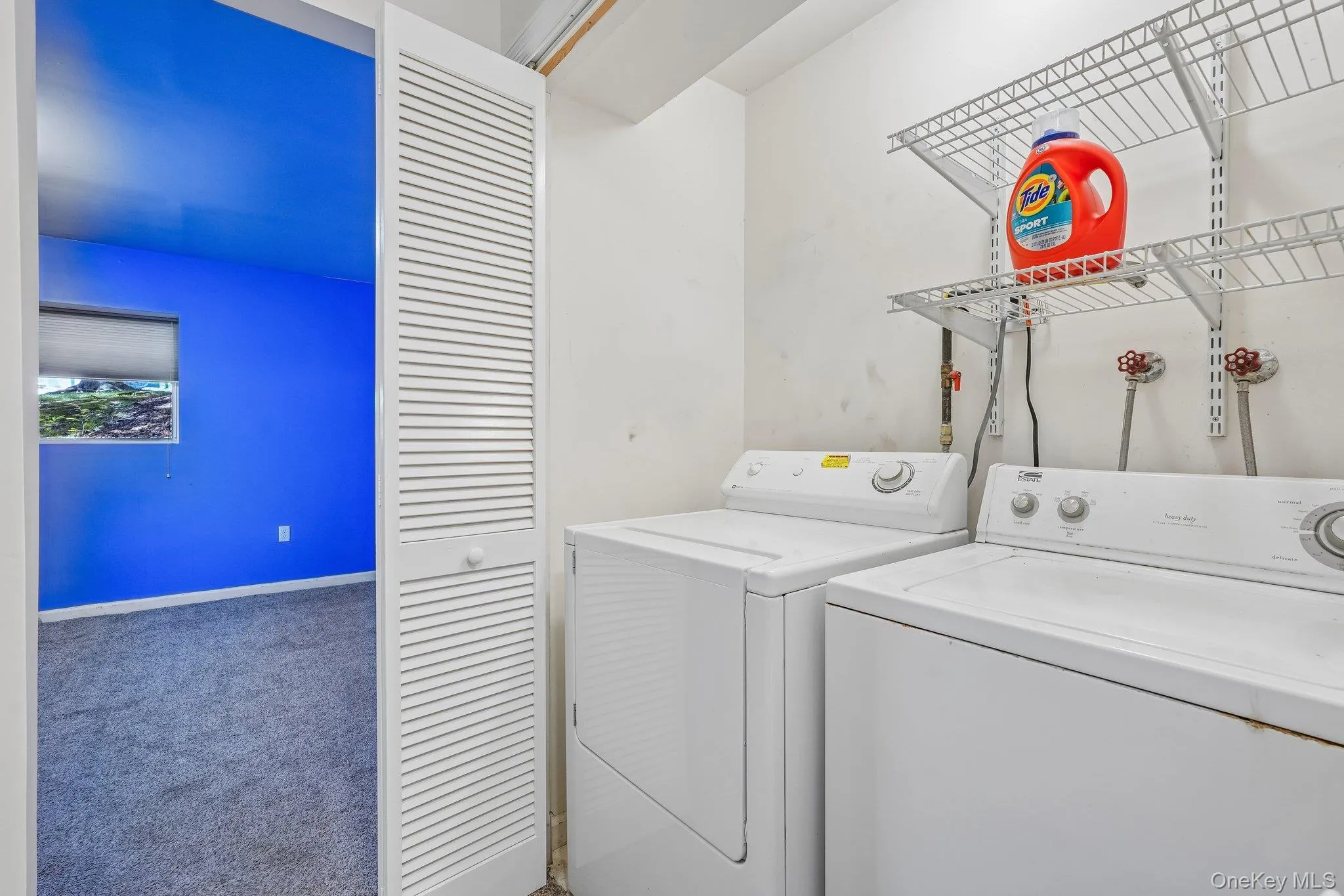 Full-Size Washer & Dryer Full-Size Washer & Dryer