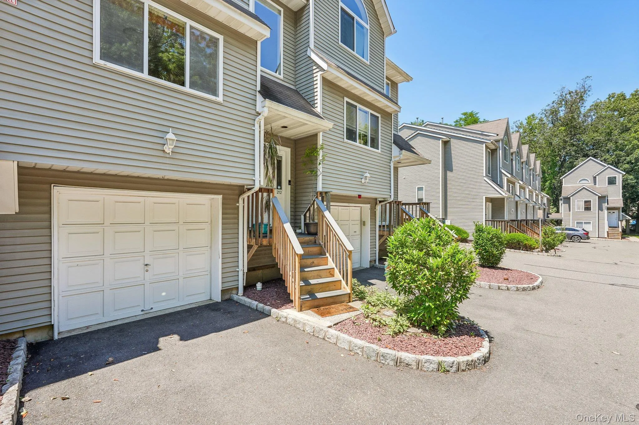212 Arlington Court, Clarkstown, NY, 2 Bedrooms Bedrooms, 6 Rooms Rooms,2 BathroomsBathrooms,Residential,For Rent,Arlington,0,1018402 212 Arlington Court, Clarkstown, NY, 2 Bedrooms Bedrooms, 6 Rooms Rooms,2 BathroomsBathrooms,Residential,For Rent,Arlington,0,1018402