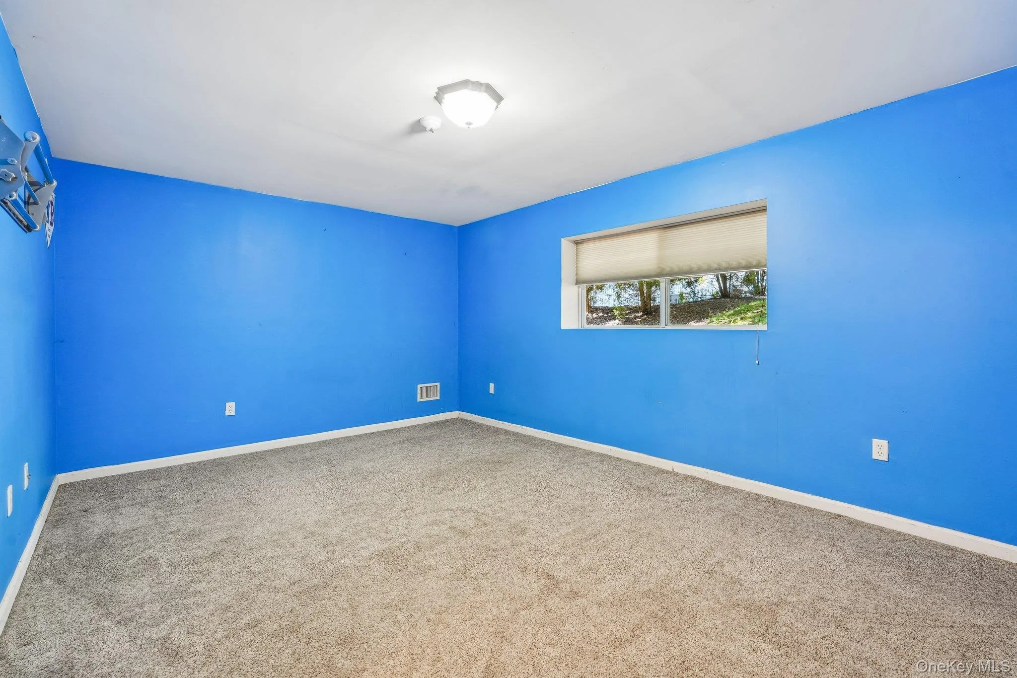 Recreation Room with Full-Size Double Window Recreation Room with Full-Size Double Window