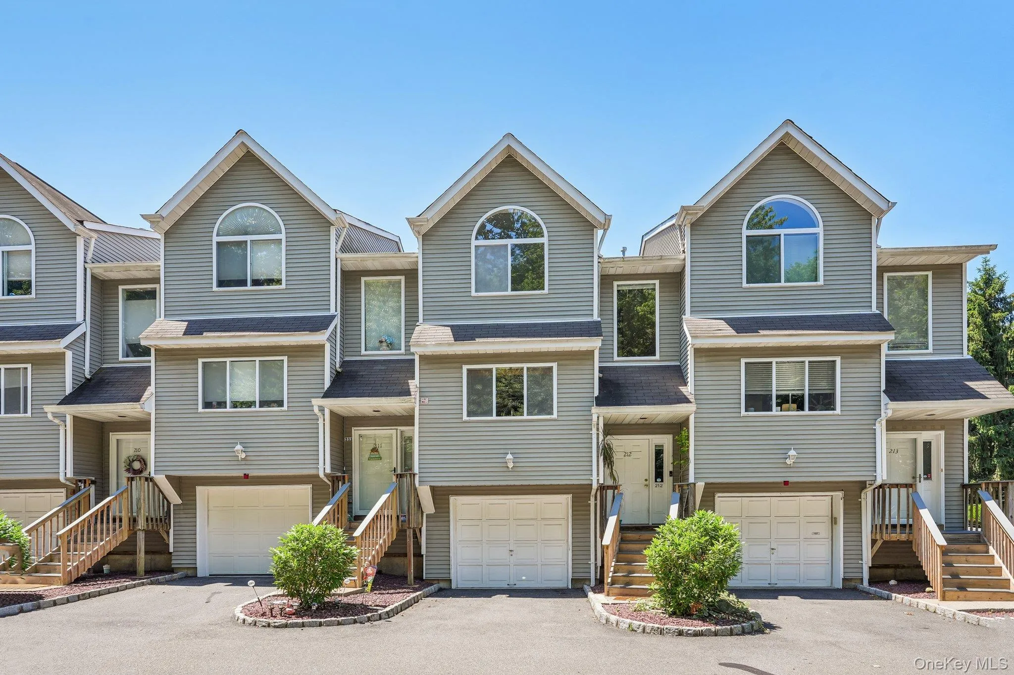 212 Arlington Court, Clarkstown, NY, 2 Bedrooms Bedrooms, 6 Rooms Rooms,2 BathroomsBathrooms,Residential,For Rent,Arlington,0,1018402 212 Arlington Court, Clarkstown, NY, 2 Bedrooms Bedrooms, 6 Rooms Rooms,2 BathroomsBathrooms,Residential,For Rent,Arlington,0,1018402
