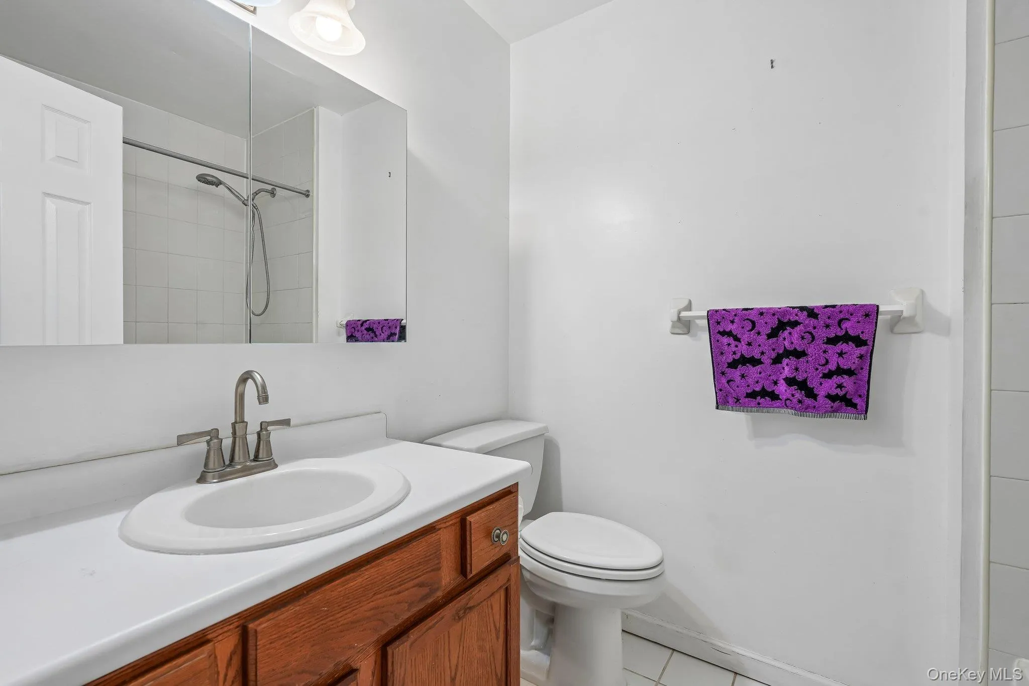 Main Bath with Tub/Shower Main Bath with Tub/Shower