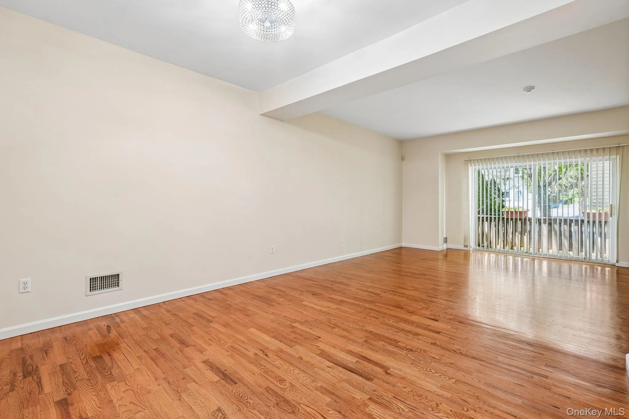 212 Arlington Court, Clarkstown, NY, 2 Bedrooms Bedrooms, 6 Rooms Rooms,2 BathroomsBathrooms,Residential,For Rent,Arlington,0,1018402 212 Arlington Court, Clarkstown, NY, 2 Bedrooms Bedrooms, 6 Rooms Rooms,2 BathroomsBathrooms,Residential,For Rent,Arlington,0,1018402