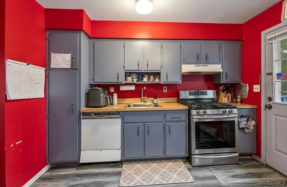 95 Hillside Avenue, Ramapo, NY, 4 Bedrooms Bedrooms, 8 Rooms Rooms,2 BathroomsBathrooms,Residential Lease,For Rent,Hillside,0,KEY1018403 95 Hillside Avenue, Ramapo, NY, 4 Bedrooms Bedrooms, 8 Rooms Rooms,2 BathroomsBathrooms,Residential Lease,For Rent,Hillside,0,KEY1018403