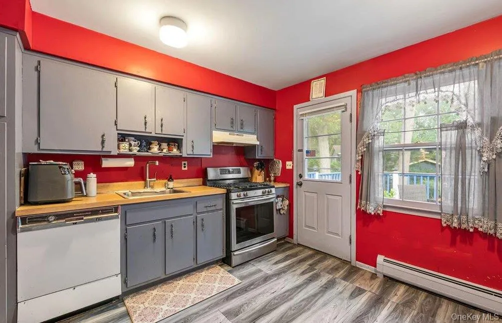 95 Hillside Avenue, Ramapo, NY, 4 Bedrooms Bedrooms, 8 Rooms Rooms,2 BathroomsBathrooms,Residential Lease,For Rent,Hillside,0,KEY1018403 95 Hillside Avenue, Ramapo, NY, 4 Bedrooms Bedrooms, 8 Rooms Rooms,2 BathroomsBathrooms,Residential Lease,For Rent,Hillside,0,KEY1018403