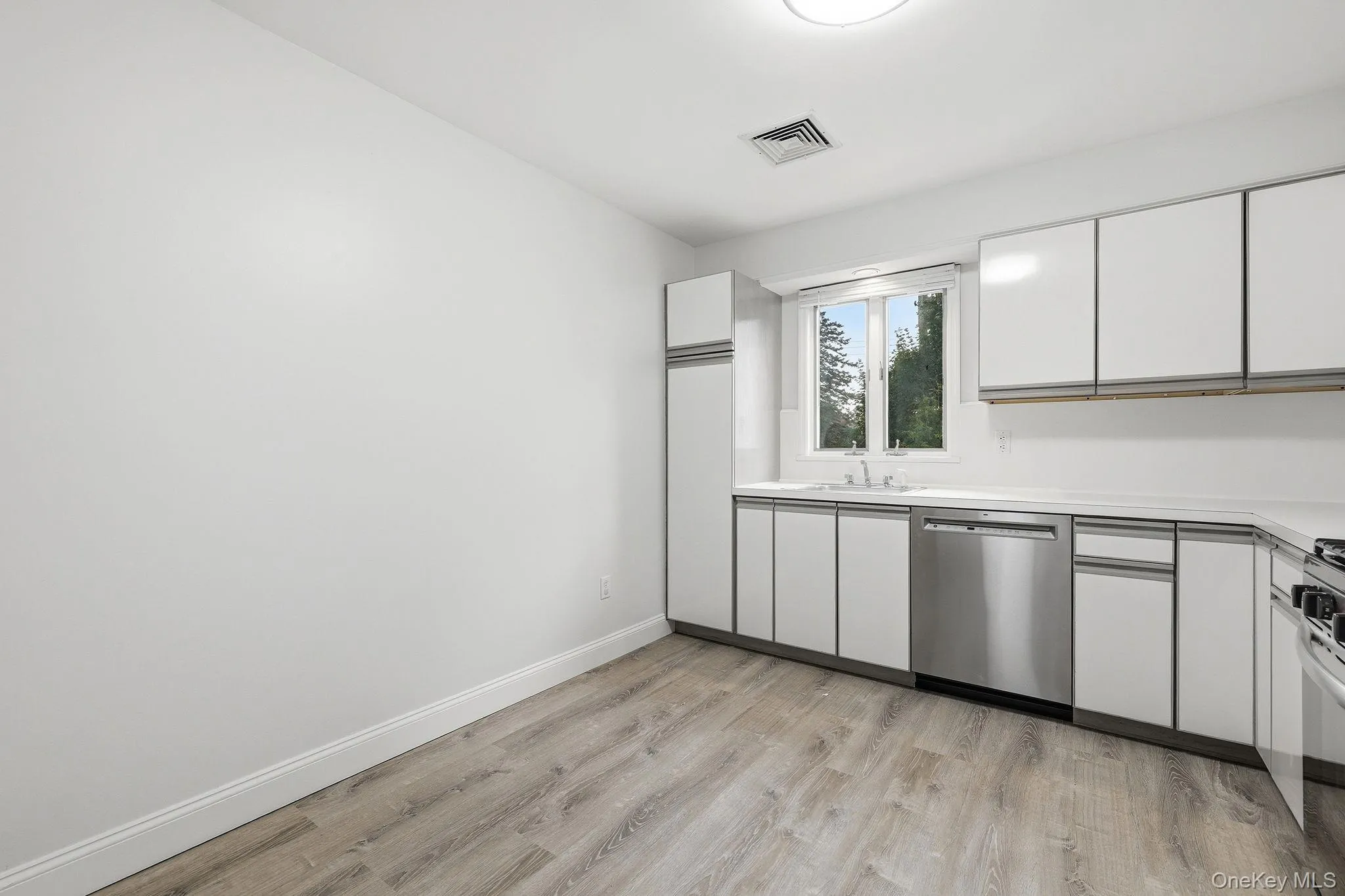95 Broadway, Harrison, NY, 3 Bedrooms Bedrooms, 6 Rooms Rooms,2 BathroomsBathrooms,Residential Lease,For Rent,Broadway,0,1018411 95 Broadway, Harrison, NY, 3 Bedrooms Bedrooms, 6 Rooms Rooms,2 BathroomsBathrooms,Residential Lease,For Rent,Broadway,0,1018411