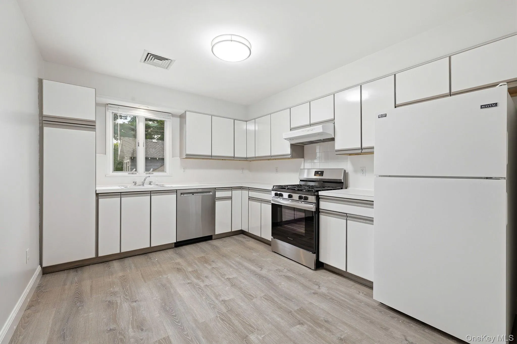 95 Broadway, Harrison, NY, 3 Bedrooms Bedrooms, 6 Rooms Rooms,2 BathroomsBathrooms,Residential Lease,For Rent,Broadway,0,1018411 95 Broadway, Harrison, NY, 3 Bedrooms Bedrooms, 6 Rooms Rooms,2 BathroomsBathrooms,Residential Lease,For Rent,Broadway,0,1018411