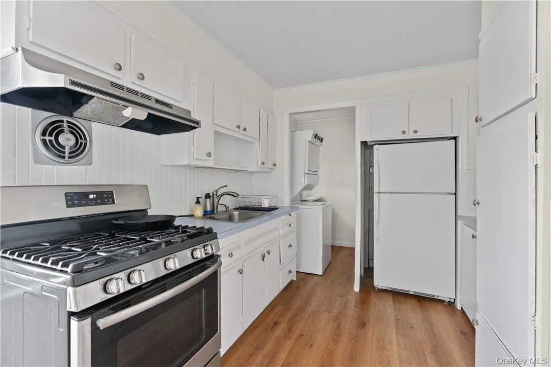 Kitchen with Washer Dryer Kitchen with Washer Dryer
