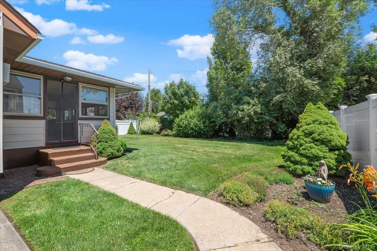 665 Dianne Street, Hempstead, NY, 4 Bedrooms Bedrooms, 6 Rooms Rooms,2 BathroomsBathrooms,Residential,For Rent,Dianne,0,1018422 665 Dianne Street, Hempstead, NY, 4 Bedrooms Bedrooms, 6 Rooms Rooms,2 BathroomsBathrooms,Residential,For Rent,Dianne,0,1018422