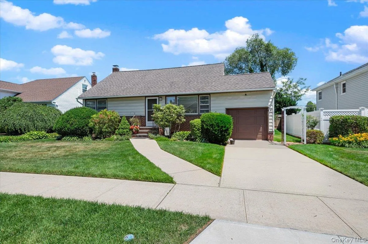 665 Dianne Street, Hempstead, NY, 4 Bedrooms Bedrooms, 6 Rooms Rooms,2 BathroomsBathrooms,Residential,For Rent,Dianne,0,1018422 665 Dianne Street, Hempstead, NY, 4 Bedrooms Bedrooms, 6 Rooms Rooms,2 BathroomsBathrooms,Residential,For Rent,Dianne,0,1018422