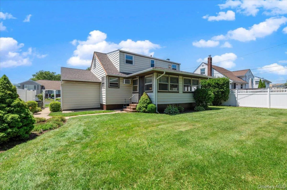 665 Dianne Street, Hempstead, NY, 4 Bedrooms Bedrooms, 6 Rooms Rooms,2 BathroomsBathrooms,Residential,For Rent,Dianne,0,1018422 665 Dianne Street, Hempstead, NY, 4 Bedrooms Bedrooms, 6 Rooms Rooms,2 BathroomsBathrooms,Residential,For Rent,Dianne,0,1018422