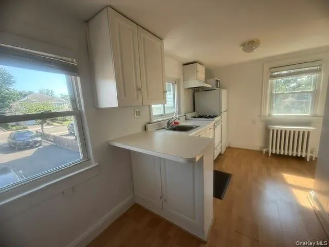 75 Hillside Avenue, North Hempstead, NY, 1 Bedroom Bedrooms, 3 Rooms Rooms,1 BathroomBathrooms,Residential Lease,For Rent,Hillside,0,KEY1018425 75 Hillside Avenue, North Hempstead, NY, 1 Bedroom Bedrooms, 3 Rooms Rooms,1 BathroomBathrooms,Residential Lease,For Rent,Hillside,0,KEY1018425