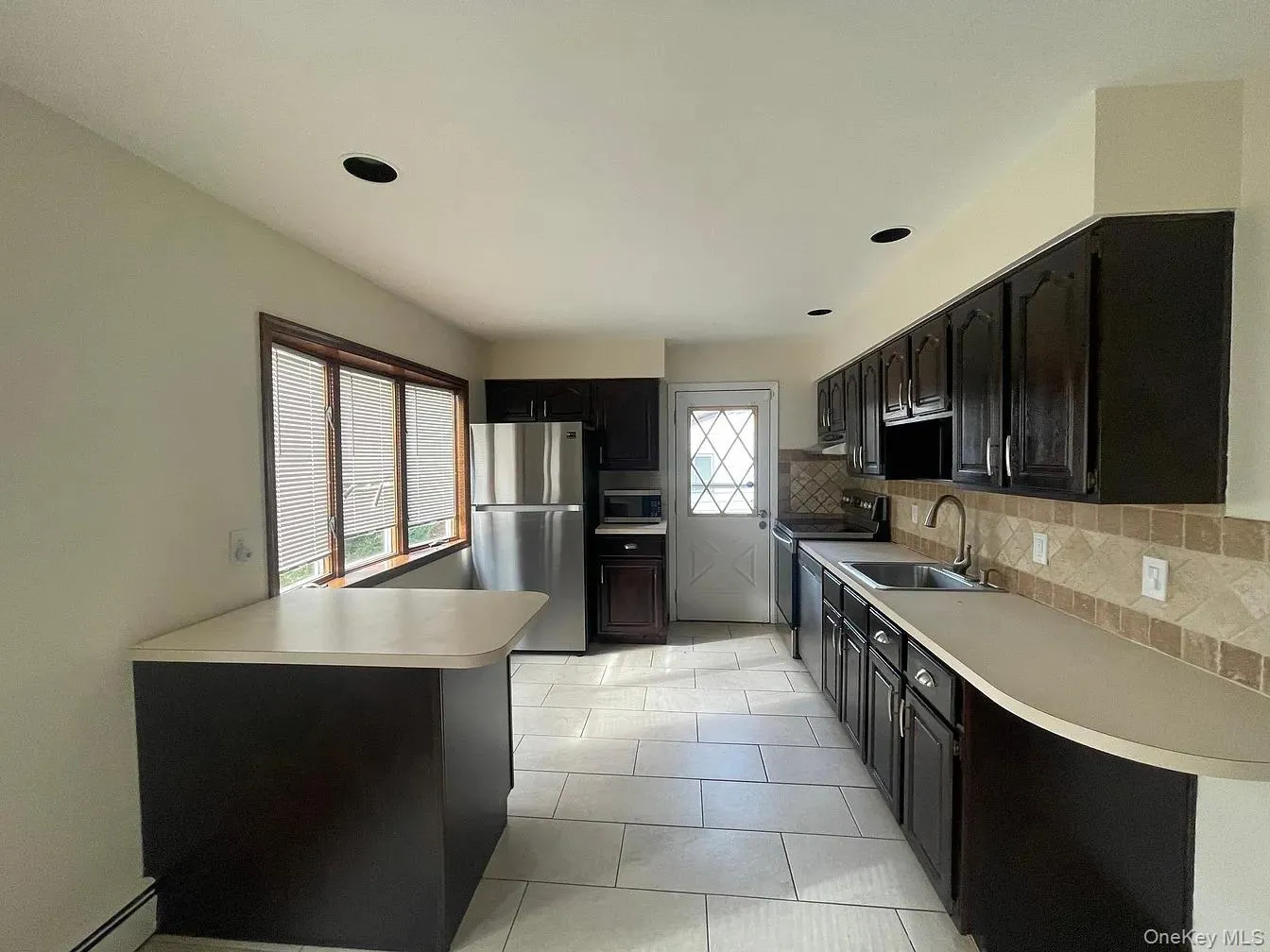 9 Saddler Court, Huntington, NY, 4 Bedrooms Bedrooms, 9 Rooms Rooms,2 BathroomsBathrooms,Residential,For Rent,Saddler,0,1018427 9 Saddler Court, Huntington, NY, 4 Bedrooms Bedrooms, 9 Rooms Rooms,2 BathroomsBathrooms,Residential,For Rent,Saddler,0,1018427
