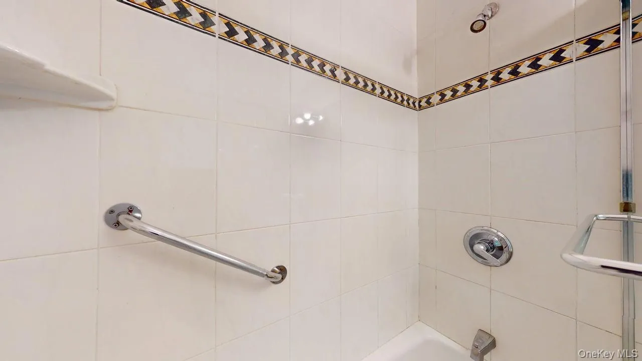 102-30 66th Road, New York, NY, 1 Bedroom Bedrooms, 3 Rooms Rooms,1 BathroomBathrooms,Residential,For Rent,66th,0,KEY1018428 102-30 66th Road, New York, NY, 1 Bedroom Bedrooms, 3 Rooms Rooms,1 BathroomBathrooms,Residential,For Rent,66th,0,KEY1018428