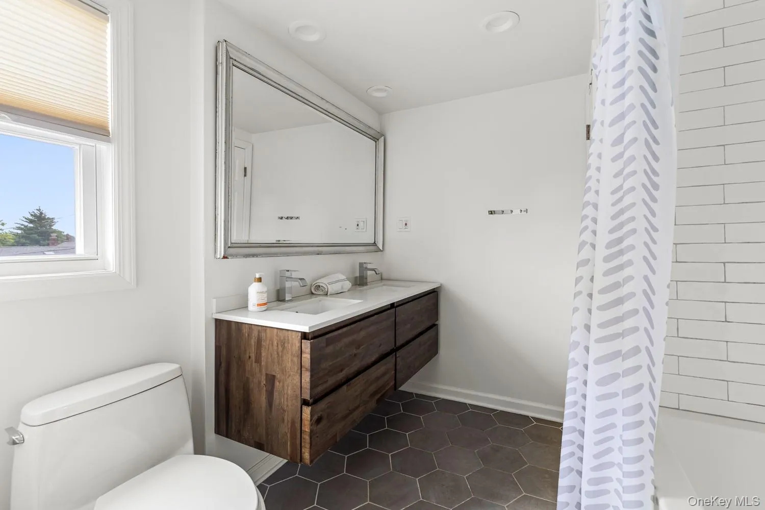 565 Kell Place, Hempstead, NY, 4 Bedrooms Bedrooms, 9 Rooms Rooms,4 BathroomsBathrooms,Residential,For Rent,Kell,0,KEY1018434 565 Kell Place, Hempstead, NY, 4 Bedrooms Bedrooms, 9 Rooms Rooms,4 BathroomsBathrooms,Residential,For Rent,Kell,0,KEY1018434
