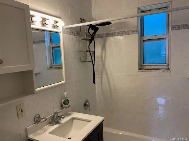 263-33 73rd. Avenue, New York, NY, 1 Bedroom Bedrooms, 3 Rooms Rooms,1 BathroomBathrooms,Residential,For Rent,73rd.,0,1018443 263-33 73rd. Avenue, New York, NY, 1 Bedroom Bedrooms, 3 Rooms Rooms,1 BathroomBathrooms,Residential,For Rent,73rd.,0,1018443
