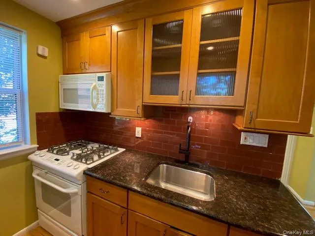 263-33 73rd. Avenue, New York, NY, 1 Bedroom Bedrooms, 3 Rooms Rooms,1 BathroomBathrooms,Residential,For Rent,73rd.,0,1018443 263-33 73rd. Avenue, New York, NY, 1 Bedroom Bedrooms, 3 Rooms Rooms,1 BathroomBathrooms,Residential,For Rent,73rd.,0,1018443