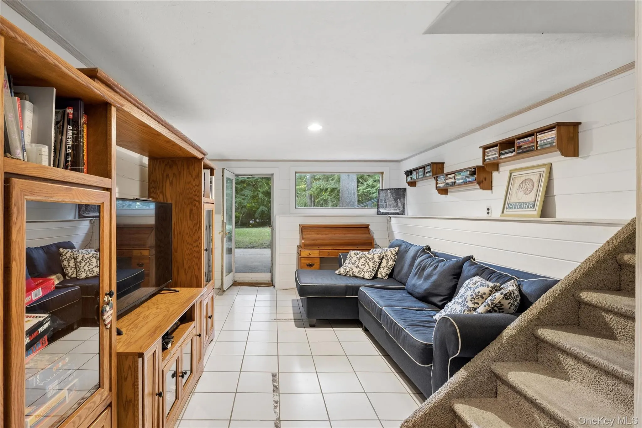 Den/Recreation room with outside entrance Den/Recreation room with outside entrance