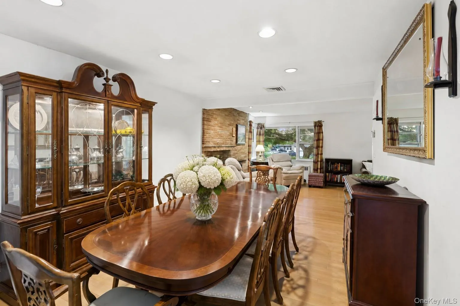 Open living room/dining room Open living room/dining room