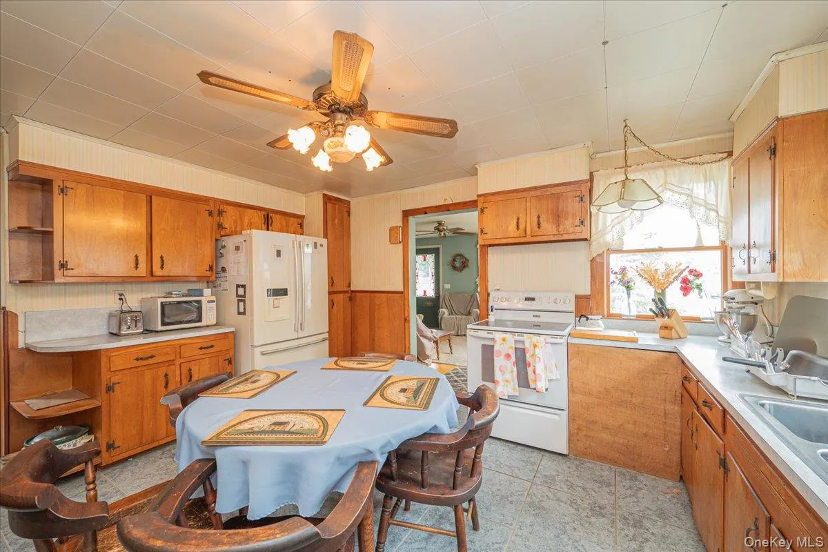 68 Rollstone Avenue, Islip, NY, 4 Bedrooms Bedrooms, 9 Rooms Rooms,1 BathroomBathrooms,Residential,For Rent,Rollstone,0,1018456 68 Rollstone Avenue, Islip, NY, 4 Bedrooms Bedrooms, 9 Rooms Rooms,1 BathroomBathrooms,Residential,For Rent,Rollstone,0,1018456