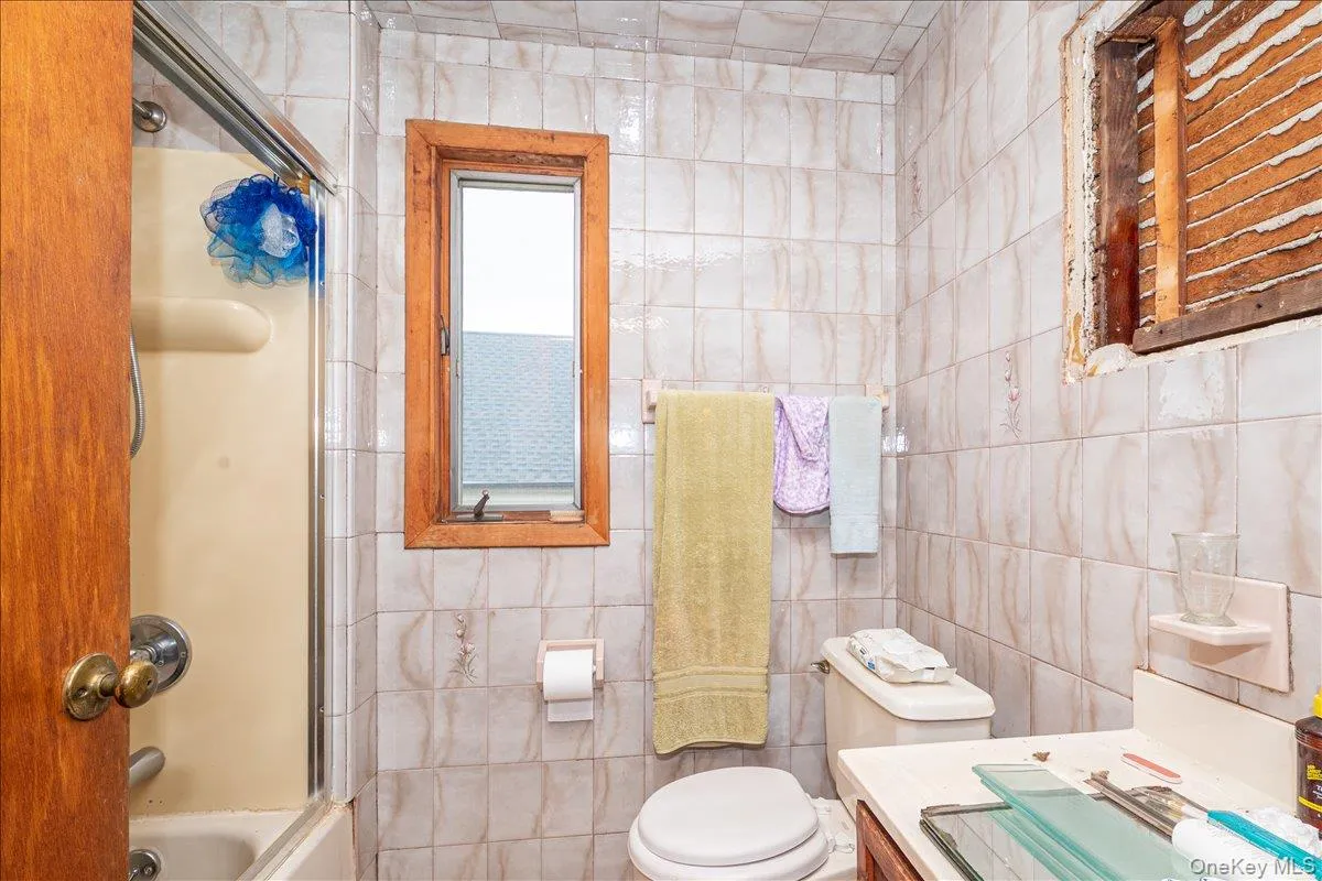 68 Rollstone Avenue, Islip, NY, 4 Bedrooms Bedrooms, 9 Rooms Rooms,1 BathroomBathrooms,Residential,For Rent,Rollstone,0,1018456 68 Rollstone Avenue, Islip, NY, 4 Bedrooms Bedrooms, 9 Rooms Rooms,1 BathroomBathrooms,Residential,For Rent,Rollstone,0,1018456