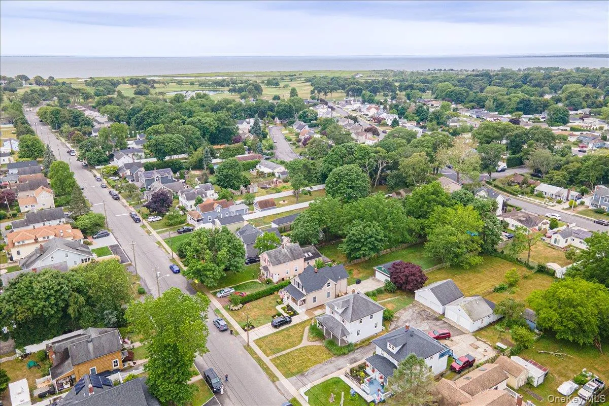 68 Rollstone Avenue, Islip, NY, 4 Bedrooms Bedrooms, 9 Rooms Rooms,1 BathroomBathrooms,Residential,For Rent,Rollstone,0,1018456 68 Rollstone Avenue, Islip, NY, 4 Bedrooms Bedrooms, 9 Rooms Rooms,1 BathroomBathrooms,Residential,For Rent,Rollstone,0,1018456