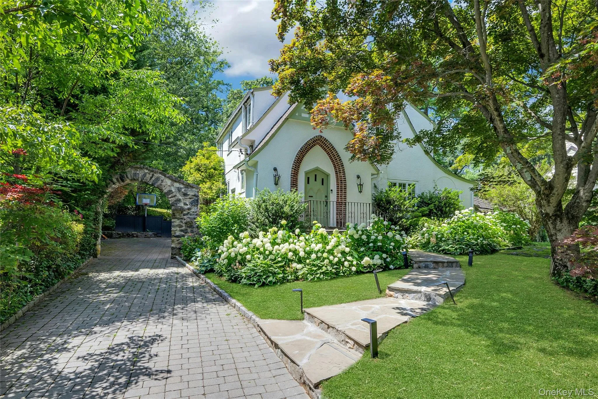 42 Knollwood Drive, New Rochelle, NY, 5 Bedrooms Bedrooms, 8 Rooms Rooms,4 BathroomsBathrooms,Residential,For Rent,Knollwood,0,1018462 42 Knollwood Drive, New Rochelle, NY, 5 Bedrooms Bedrooms, 8 Rooms Rooms,4 BathroomsBathrooms,Residential,For Rent,Knollwood,0,1018462