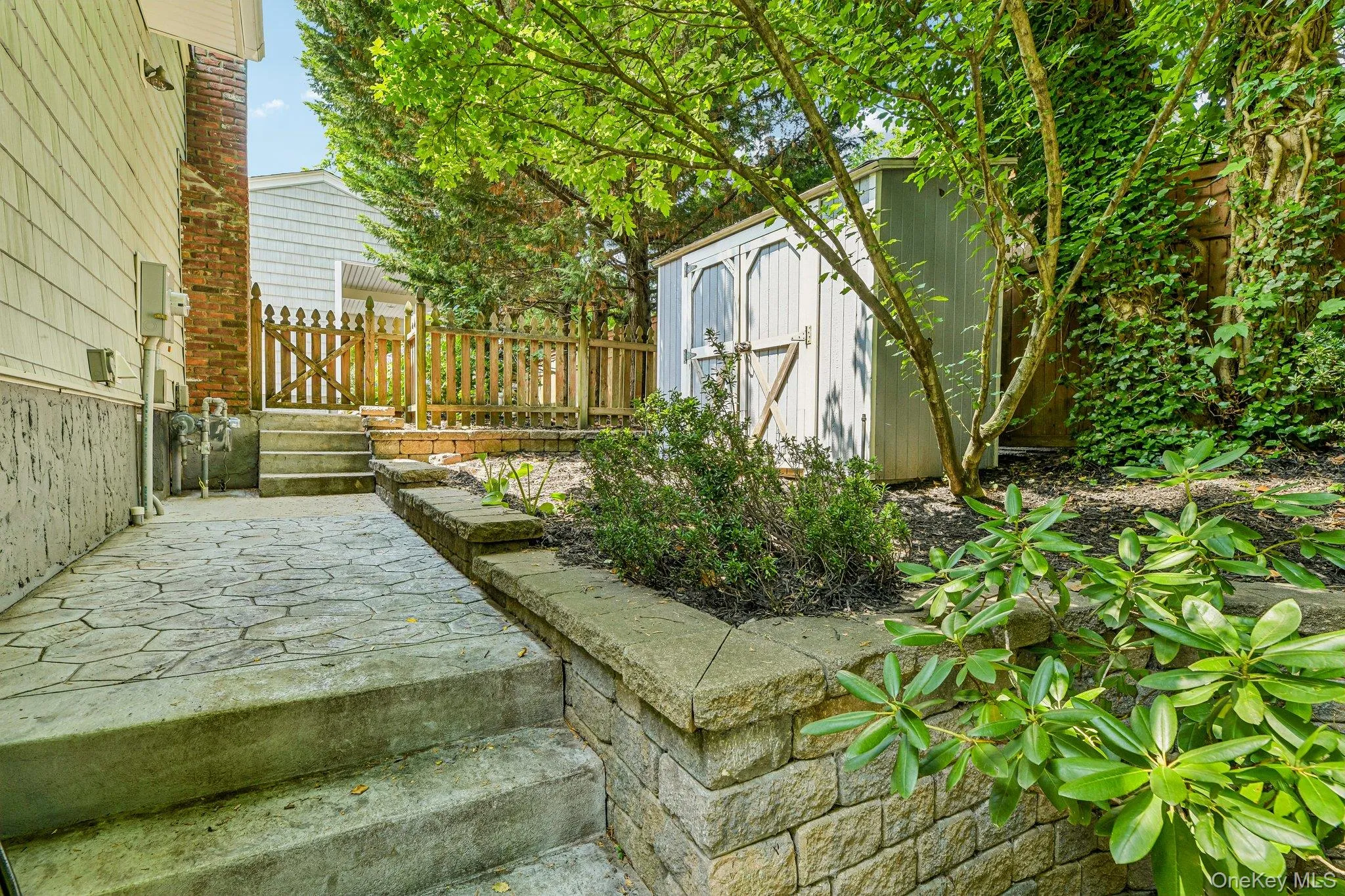 Side Yard Side Yard