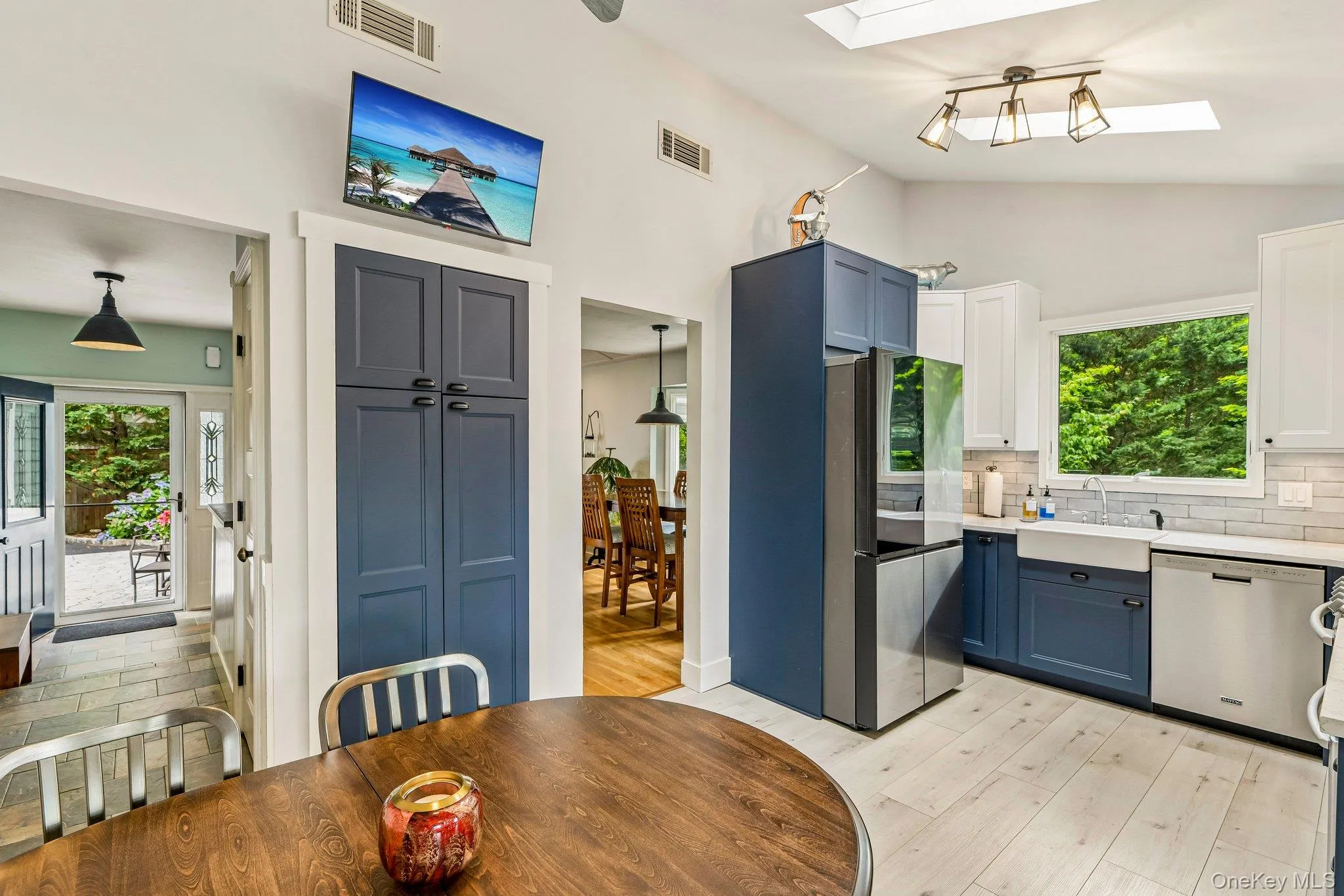 Eat-In Kitchen with Access to Dining Room and Entry Foyer Eat-In Kitchen with Access to Dining Room and Entry Foyer