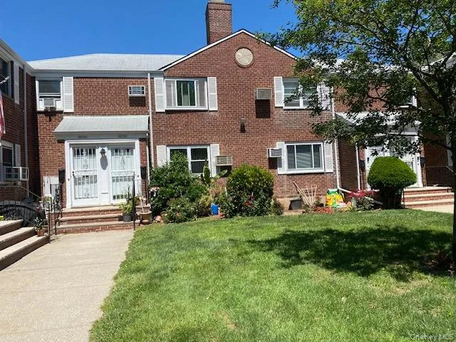 260-11 73rd Avenue, New York, NY, 2 Bedrooms Bedrooms, 4 Rooms Rooms,1 BathroomBathrooms,Residential,For Rent,73rd,0,1018481 260-11 73rd Avenue, New York, NY, 2 Bedrooms Bedrooms, 4 Rooms Rooms,1 BathroomBathrooms,Residential,For Rent,73rd,0,1018481