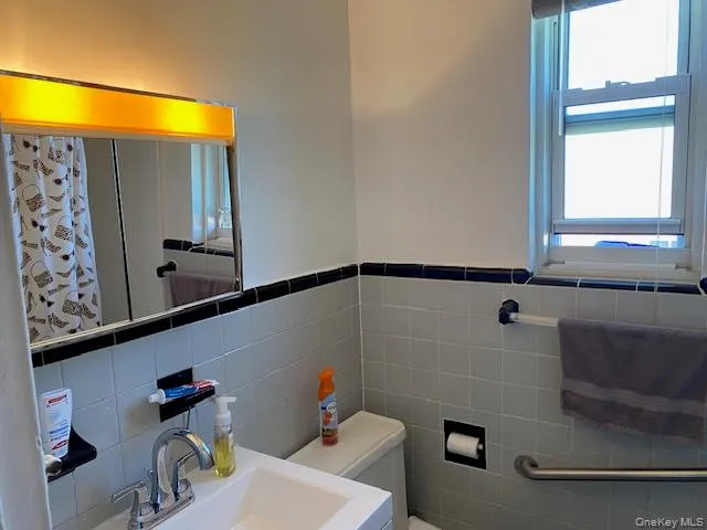 260-11 73rd Avenue, New York, NY, 2 Bedrooms Bedrooms, 4 Rooms Rooms,1 BathroomBathrooms,Residential,For Rent,73rd,0,1018481 260-11 73rd Avenue, New York, NY, 2 Bedrooms Bedrooms, 4 Rooms Rooms,1 BathroomBathrooms,Residential,For Rent,73rd,0,1018481