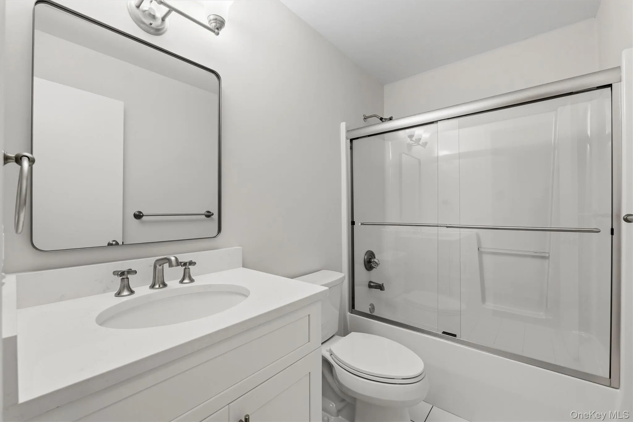 Full Hall Bath Full Hall Bath