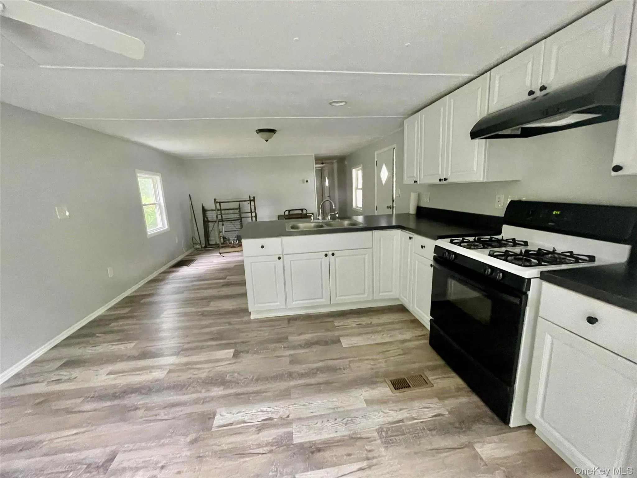 Kitchen with Vinyl Floors Kitchen with Vinyl Floors