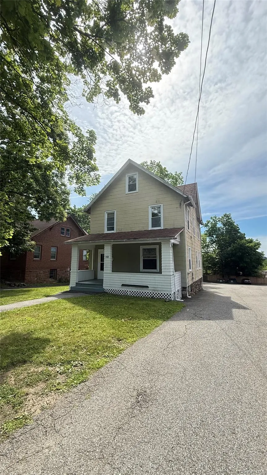112 Murray Avenue, Goshen, NY, 3 Bedrooms Bedrooms, 6 Rooms Rooms,1 BathroomBathrooms,Residential Lease,For Rent,Murray,0,KEY1018491 112 Murray Avenue, Goshen, NY, 3 Bedrooms Bedrooms, 6 Rooms Rooms,1 BathroomBathrooms,Residential Lease,For Rent,Murray,0,KEY1018491