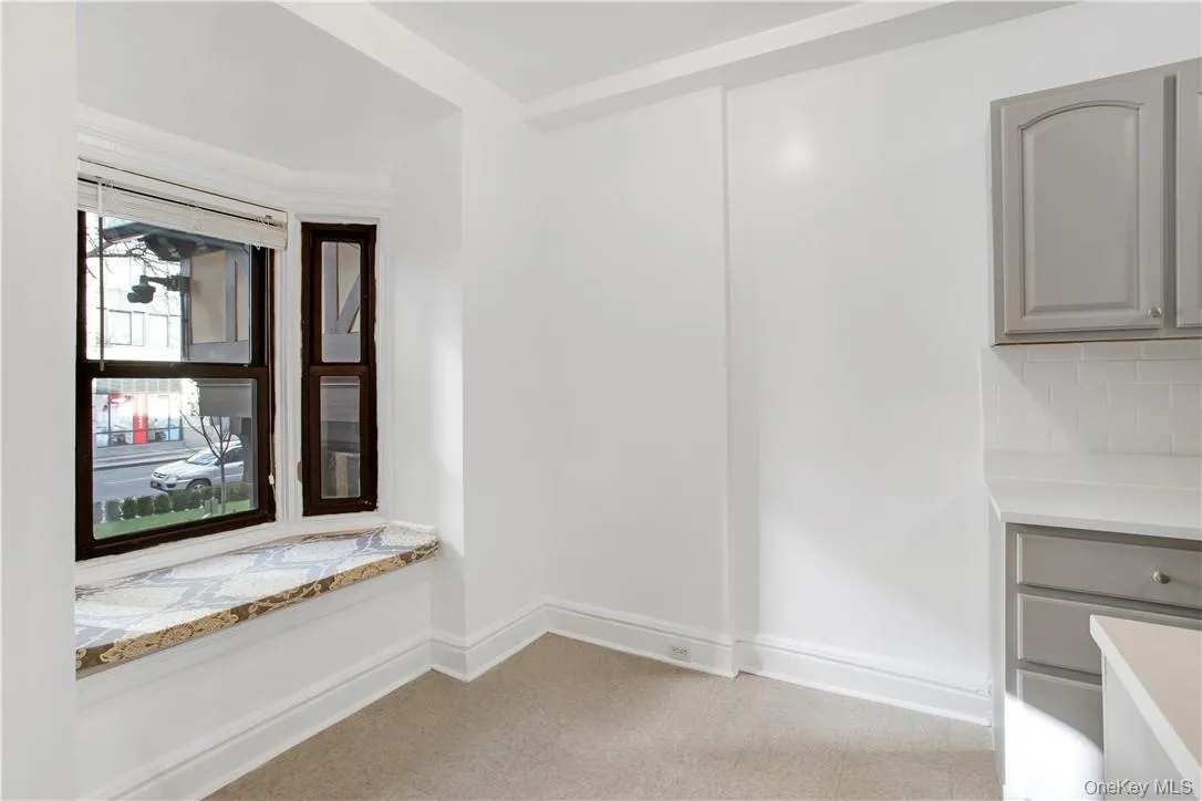 240 Martine Avenue, White Plains, NY, 2 Bedrooms Bedrooms, 4 Rooms Rooms,1 BathroomBathrooms,Residential Lease,For Rent,Martine,0,KEY1018497 240 Martine Avenue, White Plains, NY, 2 Bedrooms Bedrooms, 4 Rooms Rooms,1 BathroomBathrooms,Residential Lease,For Rent,Martine,0,KEY1018497