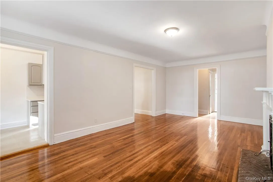 240 Martine Avenue, White Plains, NY, 2 Bedrooms Bedrooms, 4 Rooms Rooms,1 BathroomBathrooms,Residential Lease,For Rent,Martine,0,KEY1018497 240 Martine Avenue, White Plains, NY, 2 Bedrooms Bedrooms, 4 Rooms Rooms,1 BathroomBathrooms,Residential Lease,For Rent,Martine,0,KEY1018497