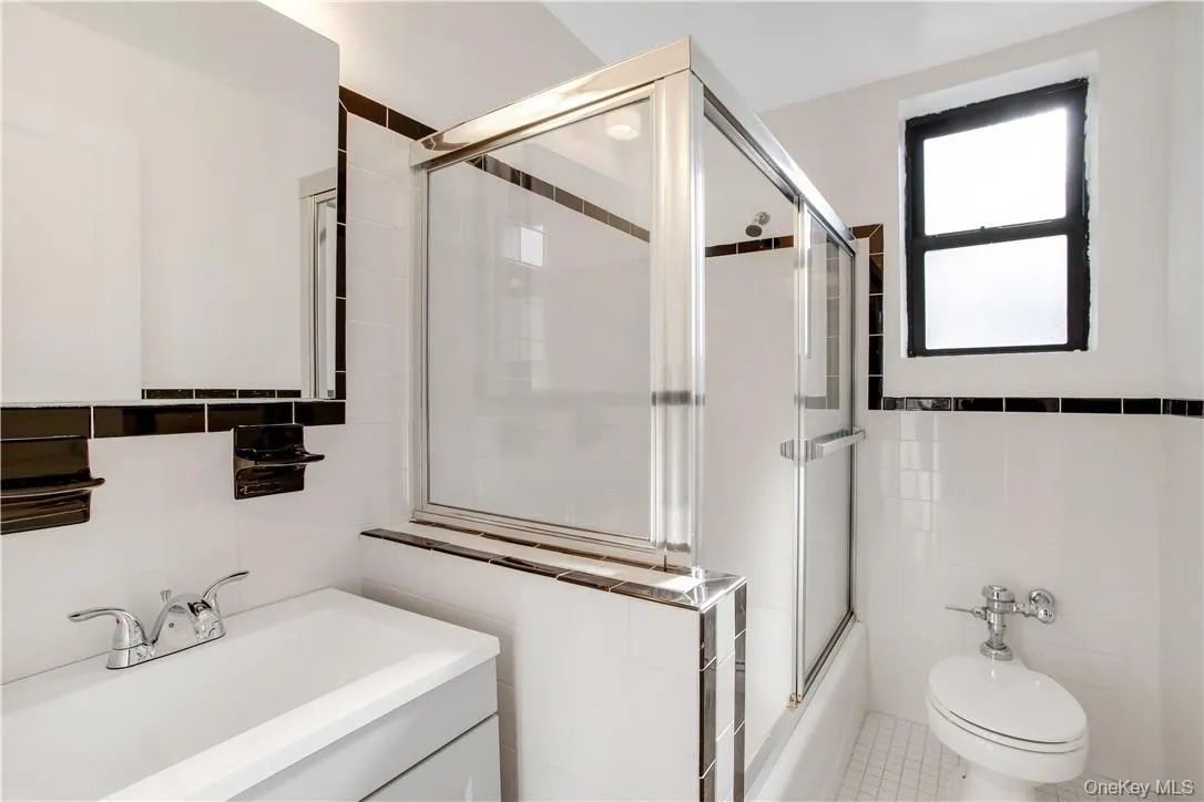 240 Martine Avenue, White Plains, NY, 2 Bedrooms Bedrooms, 4 Rooms Rooms,1 BathroomBathrooms,Residential Lease,For Rent,Martine,0,KEY1018497 240 Martine Avenue, White Plains, NY, 2 Bedrooms Bedrooms, 4 Rooms Rooms,1 BathroomBathrooms,Residential Lease,For Rent,Martine,0,KEY1018497