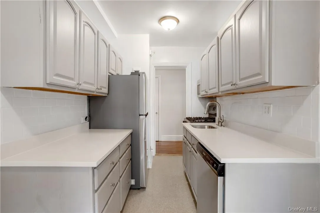 240 Martine Avenue, White Plains, NY, 2 Bedrooms Bedrooms, 4 Rooms Rooms,1 BathroomBathrooms,Residential Lease,For Rent,Martine,0,KEY1018497 240 Martine Avenue, White Plains, NY, 2 Bedrooms Bedrooms, 4 Rooms Rooms,1 BathroomBathrooms,Residential Lease,For Rent,Martine,0,KEY1018497