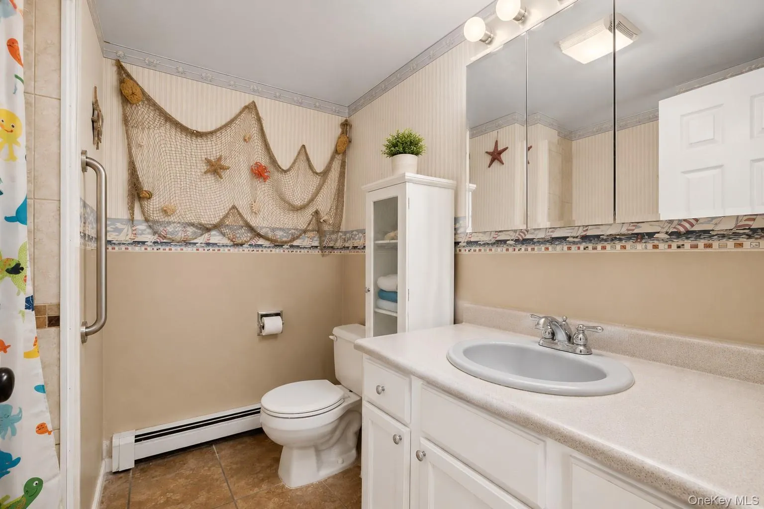 Full Hall Bath Full Hall Bath