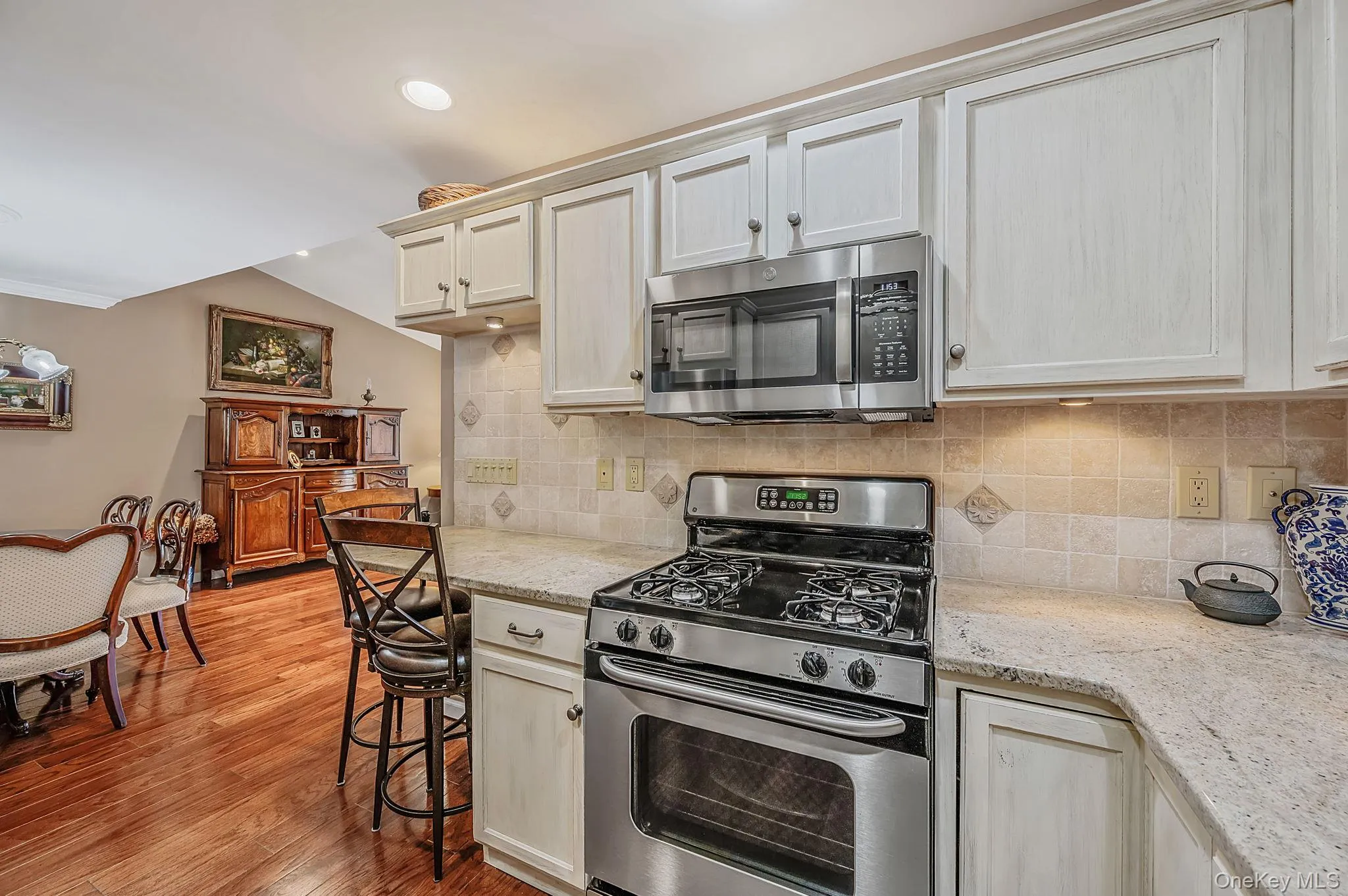 1130 Savoy Drive, Huntington, NY, 2 Bedrooms Bedrooms, 7 Rooms Rooms,2 BathroomsBathrooms,Residential,For Rent,Savoy,0,KEY1018499 1130 Savoy Drive, Huntington, NY, 2 Bedrooms Bedrooms, 7 Rooms Rooms,2 BathroomsBathrooms,Residential,For Rent,Savoy,0,KEY1018499